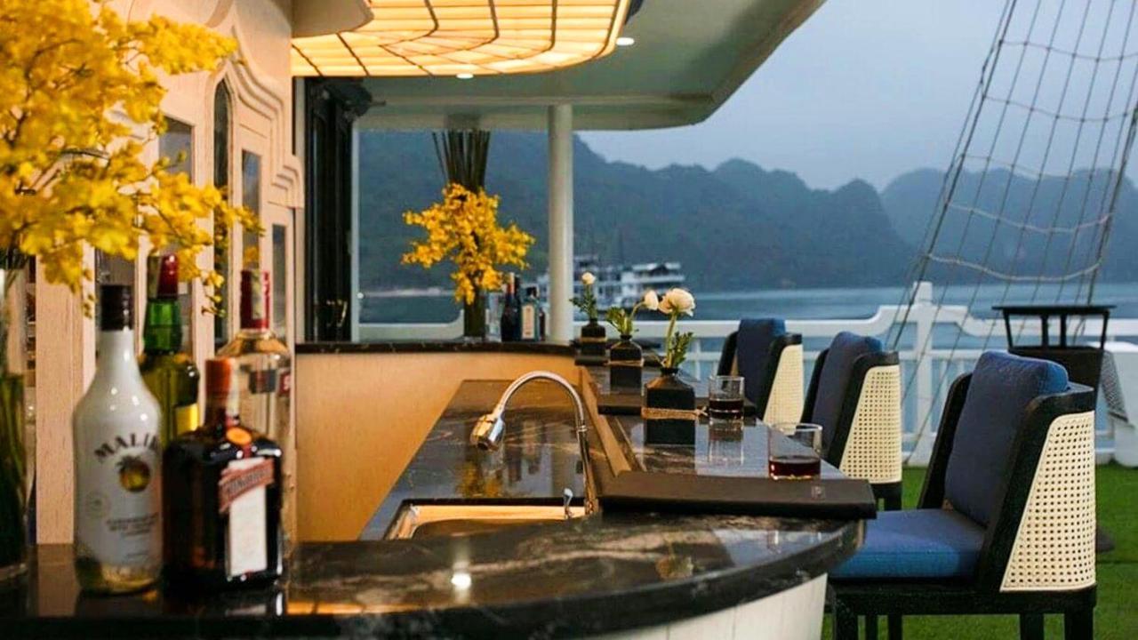 Lotus Elegance Cruise Hotel Hạ Long-öböl Kültér fotó