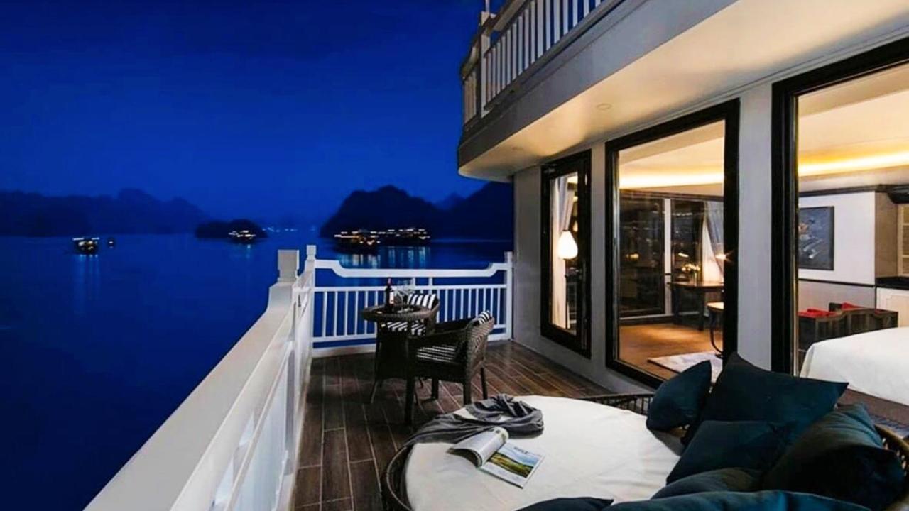 Lotus Elegance Cruise Hotel Hạ Long-öböl Kültér fotó