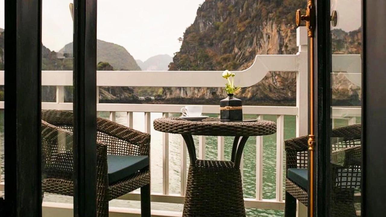 Lotus Elegance Cruise Hotel Hạ Long-öböl Kültér fotó