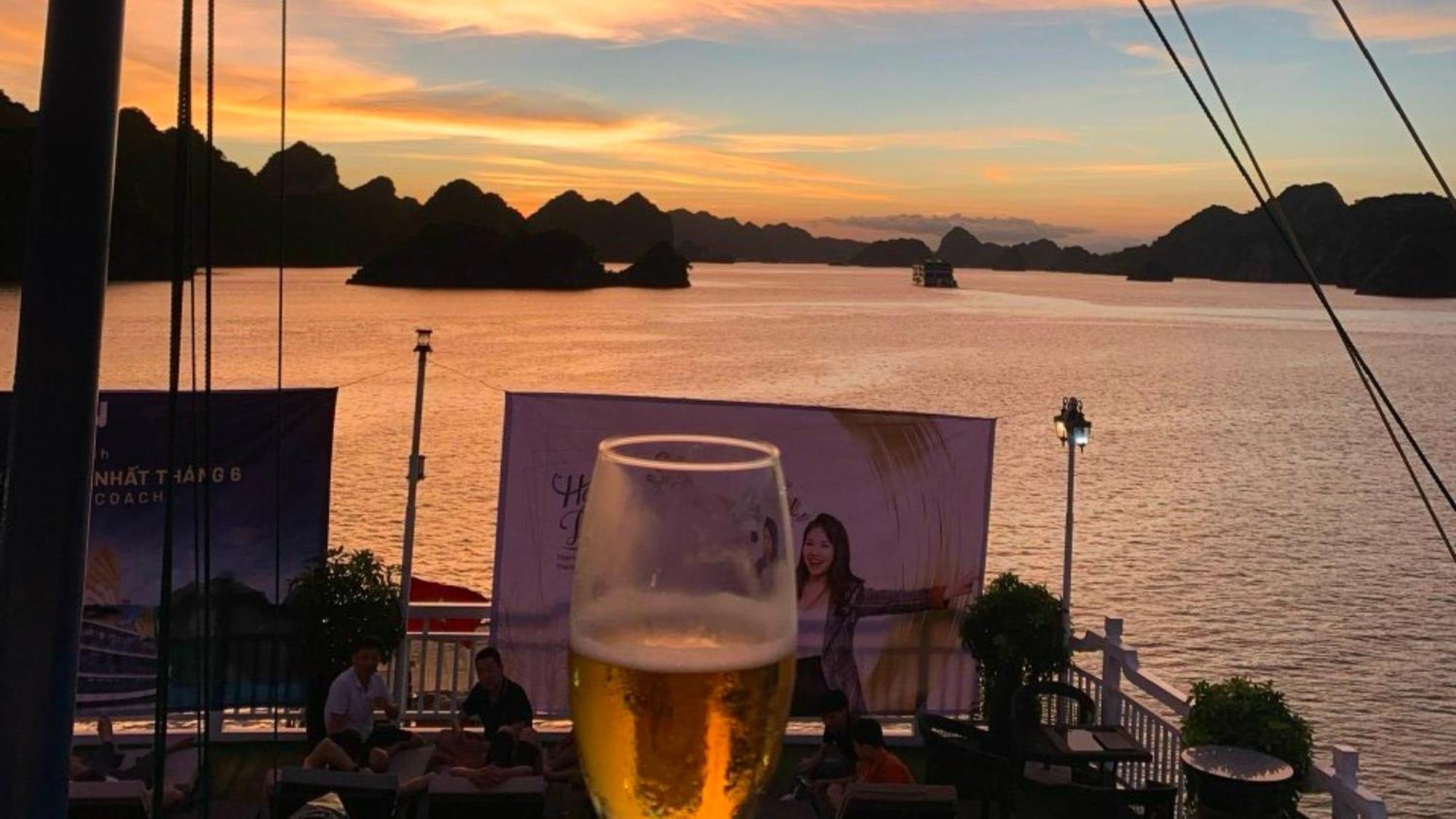 Lotus Elegance Cruise Hotel Hạ Long-öböl Kültér fotó