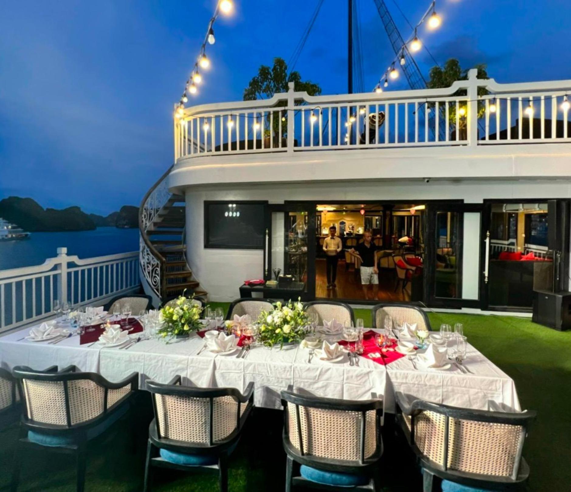 Lotus Elegance Cruise Hotel Hạ Long-öböl Kültér fotó